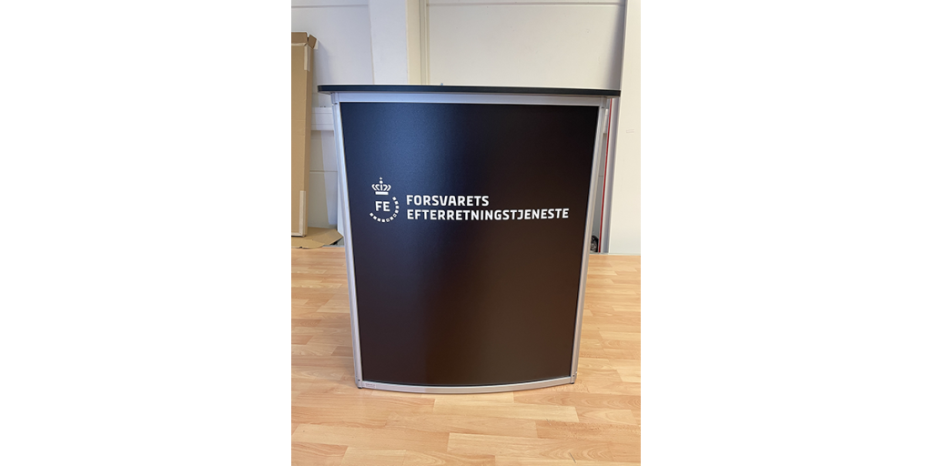https://udstillingssystemer.dk/storage/media/media/12355/conversions/Salgsdesk7-lg.png